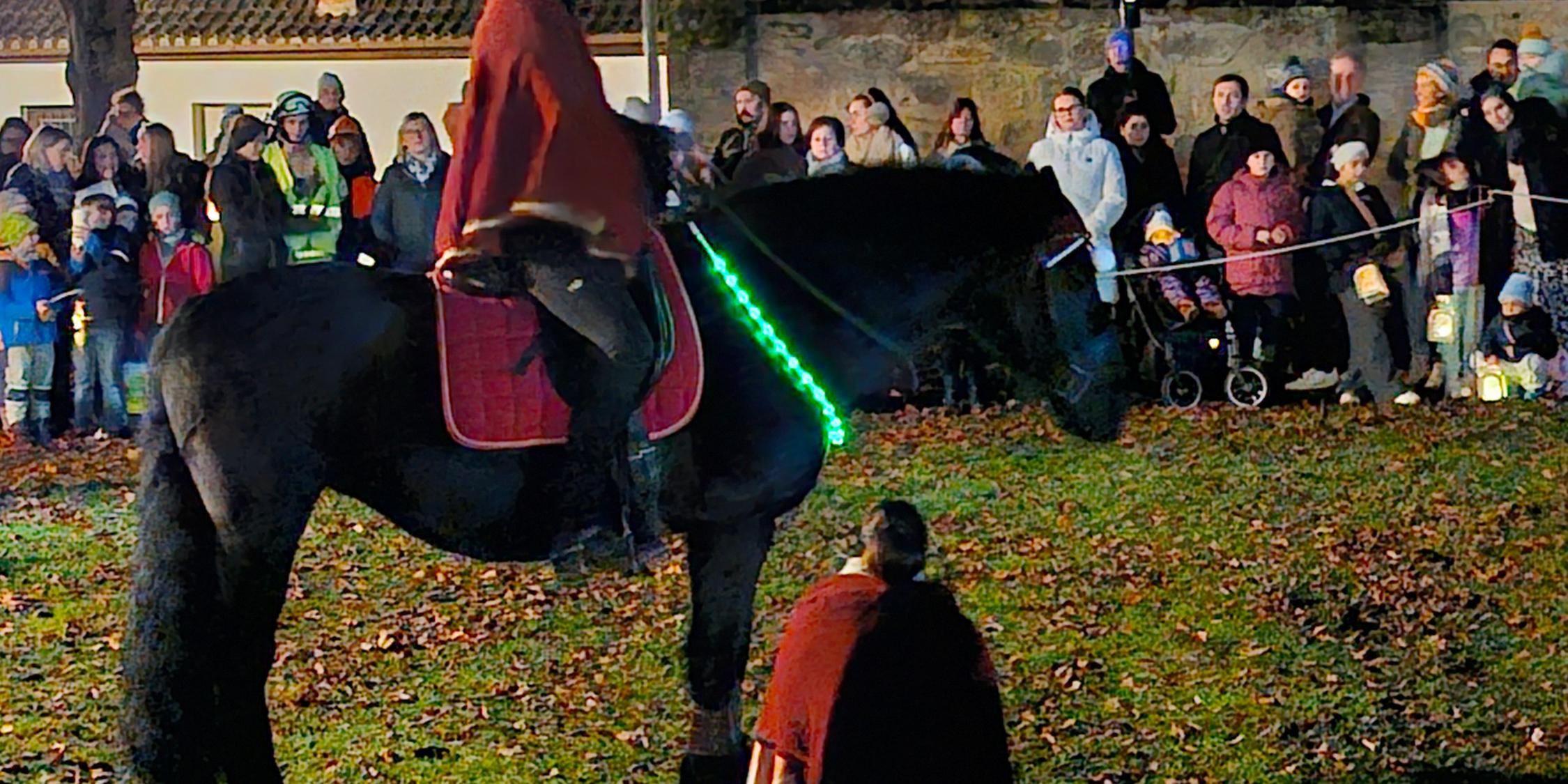 Martin hält vor dem Bettler