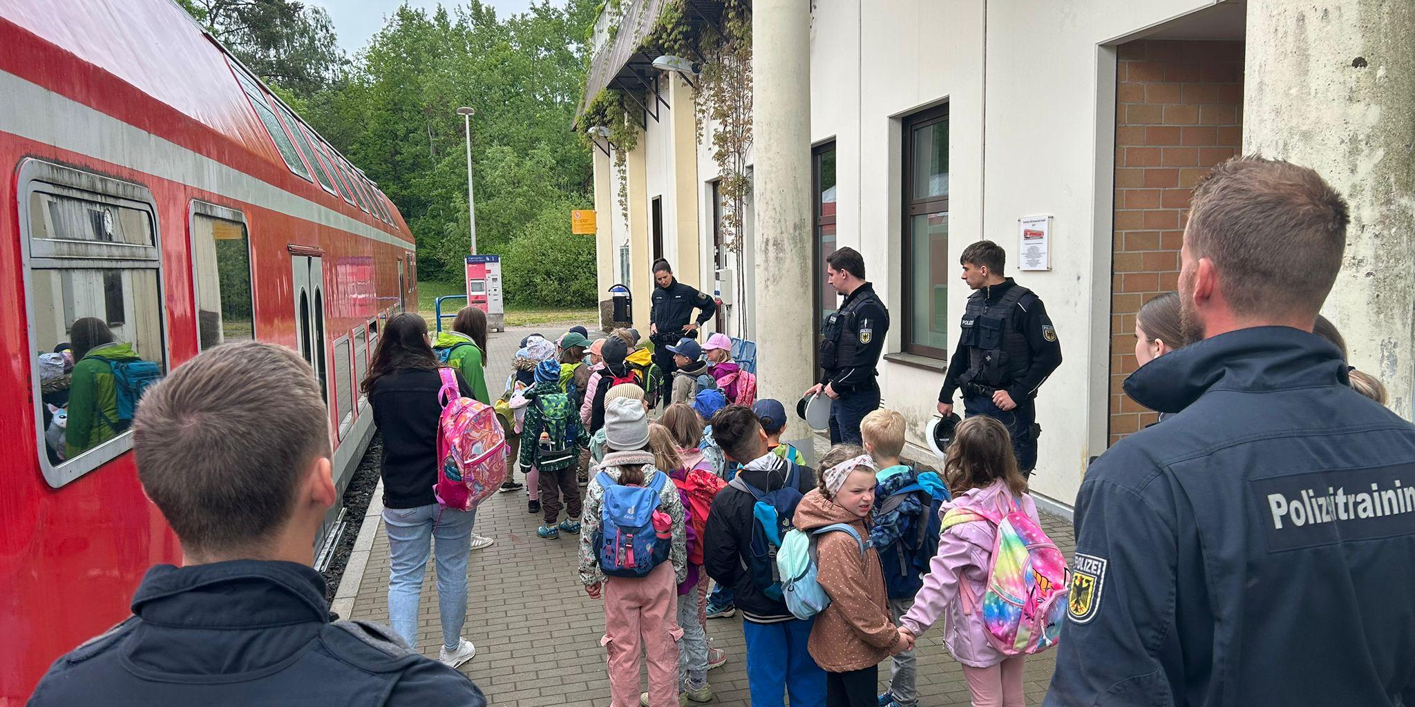 In einer Wagon-Attrappe werden Einsätze geübt