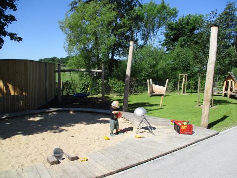 Krippengarten Sandbereich, Nestschaukel