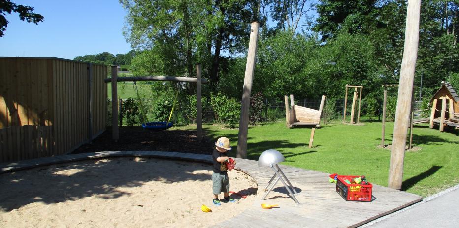 Krippengarten Sandbereich, Nestschaukel