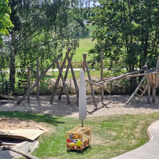 Sandspielbereich neben dem Kletterbereich