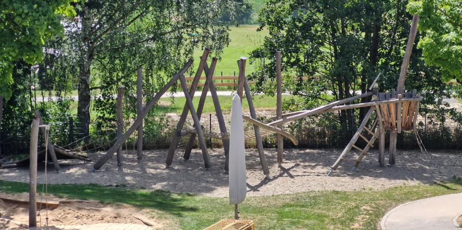 Sandspielbereich neben dem Kletterbereich